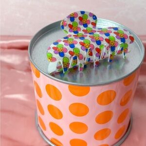 NWOT SMILEY FLOWER CLAW CLIP